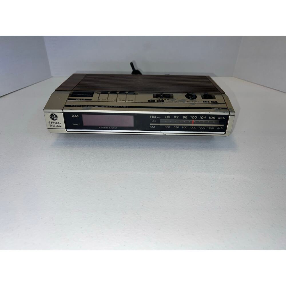 GENERAL ELECTRIC FM/AM CLOCK RADIO MODEL 7-4634